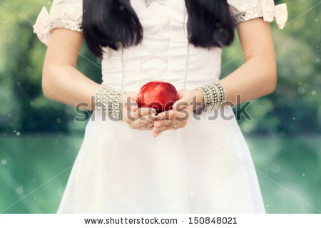 snow white photoshooting fantasy fairy tale apple poisson lies microstock story tale Princess Magic   concept metaphor Cosplay