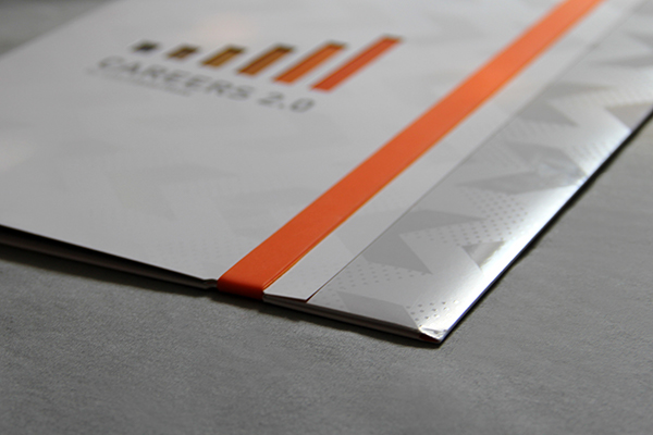 folder custom folder print UV coating gloss Varnish foil stamp dicut rubber band Custom orange White gray spine tri-fold