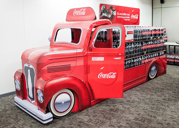 Caminhão Coca Cola Marca Guisval Custom Scania Em Plástico E Metal Novo  Escala 1.64 Tamanho 7cm