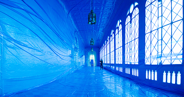 penique penique productions barcelona UB Universitat de Barcelona installation blue plastic ephemeral inflatable art