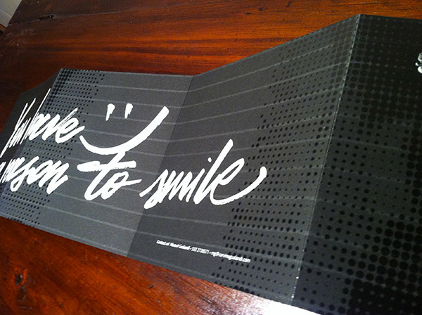 calligrafia brochure opuscolo print agenzia di comunicazione reason to smile milano black gestualità busta communication letters handmade