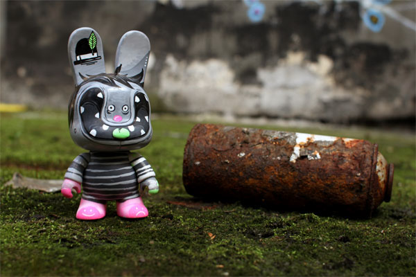 daniel lisson  characters   customize toy bunee bunny  Toy2R  vinyl design lisson