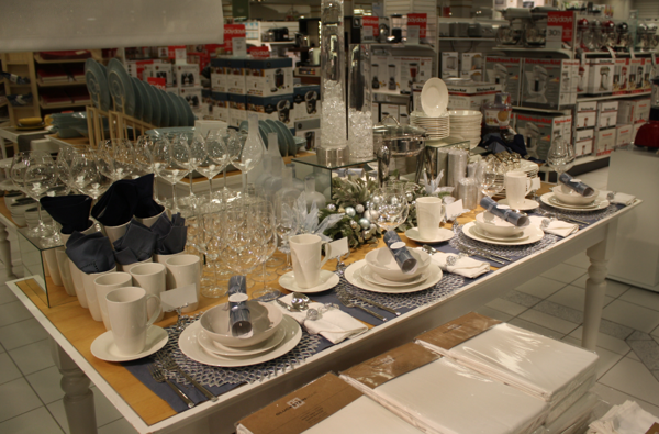 tablesettings visual Retail tablescapes hbc Display visualmerchandising  