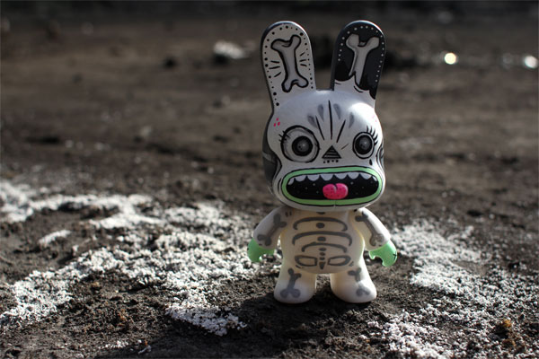 daniel lisson  characters   customize toy bunee bunny  Toy2R  vinyl design lisson