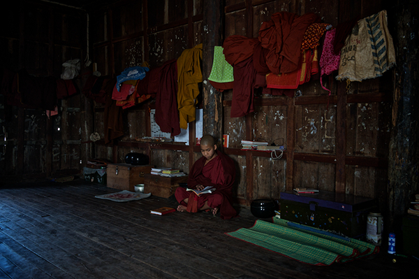 burma myanmar Travel buddism monks nuns novice Fisherman mandalay yangon rangoon lake inlay budda