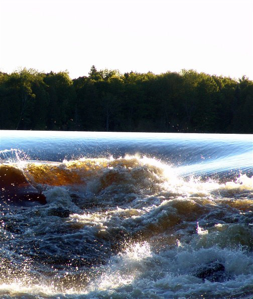 Rocher Fendu Ottawa river rafting whitewater rapids