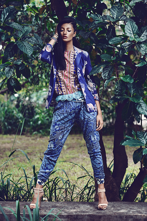 female model batik