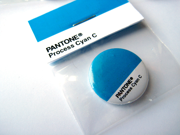 pantone Badges Effektive product concept Greig anderson buttons 25mm