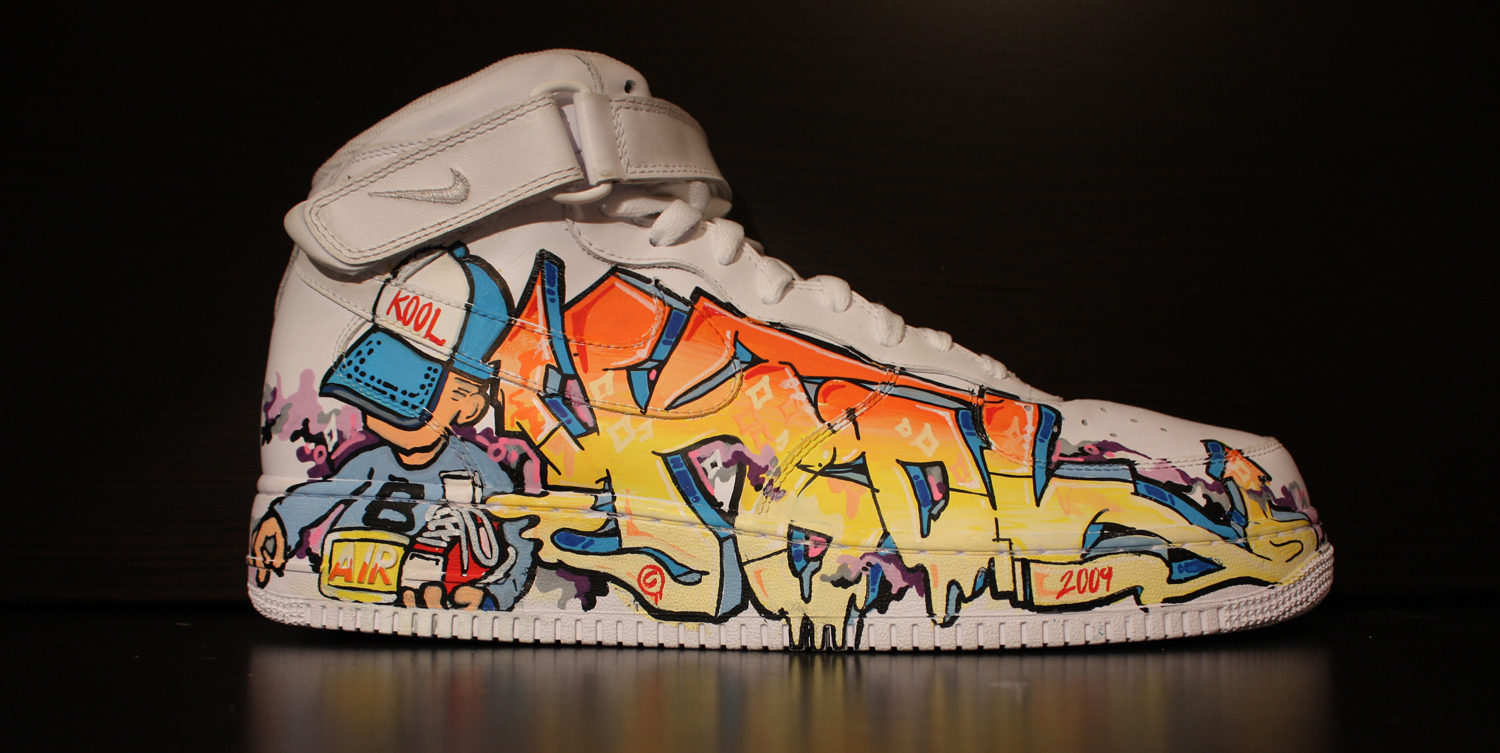 Найки с принтом. Найк АИР Форс 1 кастом граффити. Nike Air Force Graffiti. Air Force 1 Graffiti. Кастомизация кроссовок Nike Air Force 1.