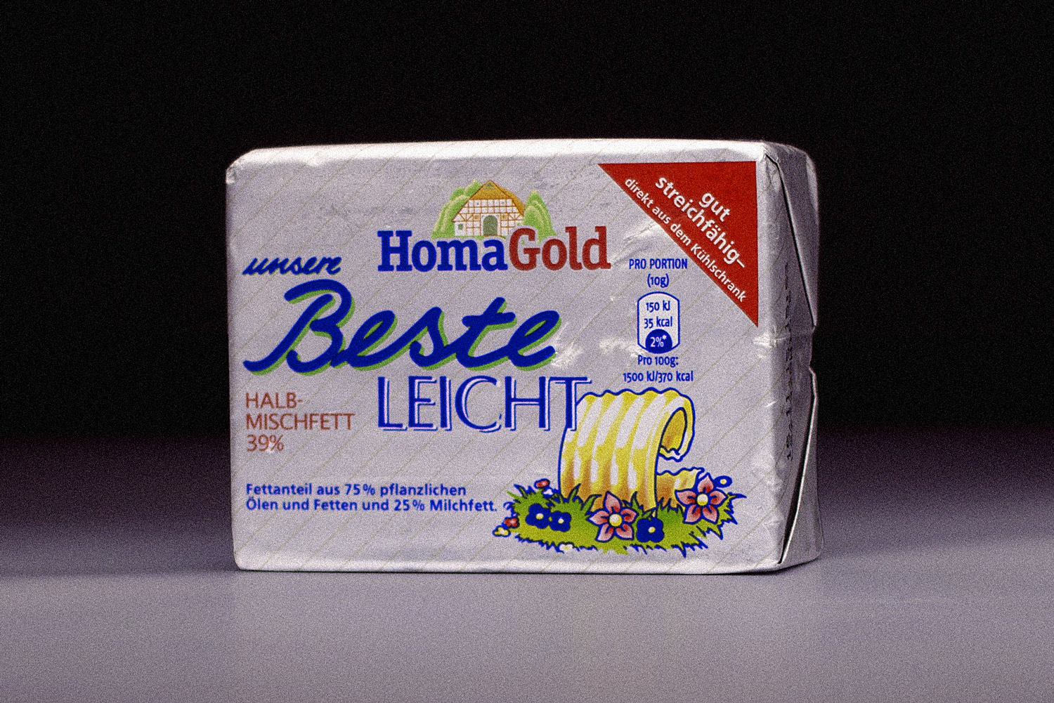 Сливочное масло с какого возраста. Масло сливочное. Немецкое сливочное масло. Масло сливочное производители. Сливочное масло в упаковке.