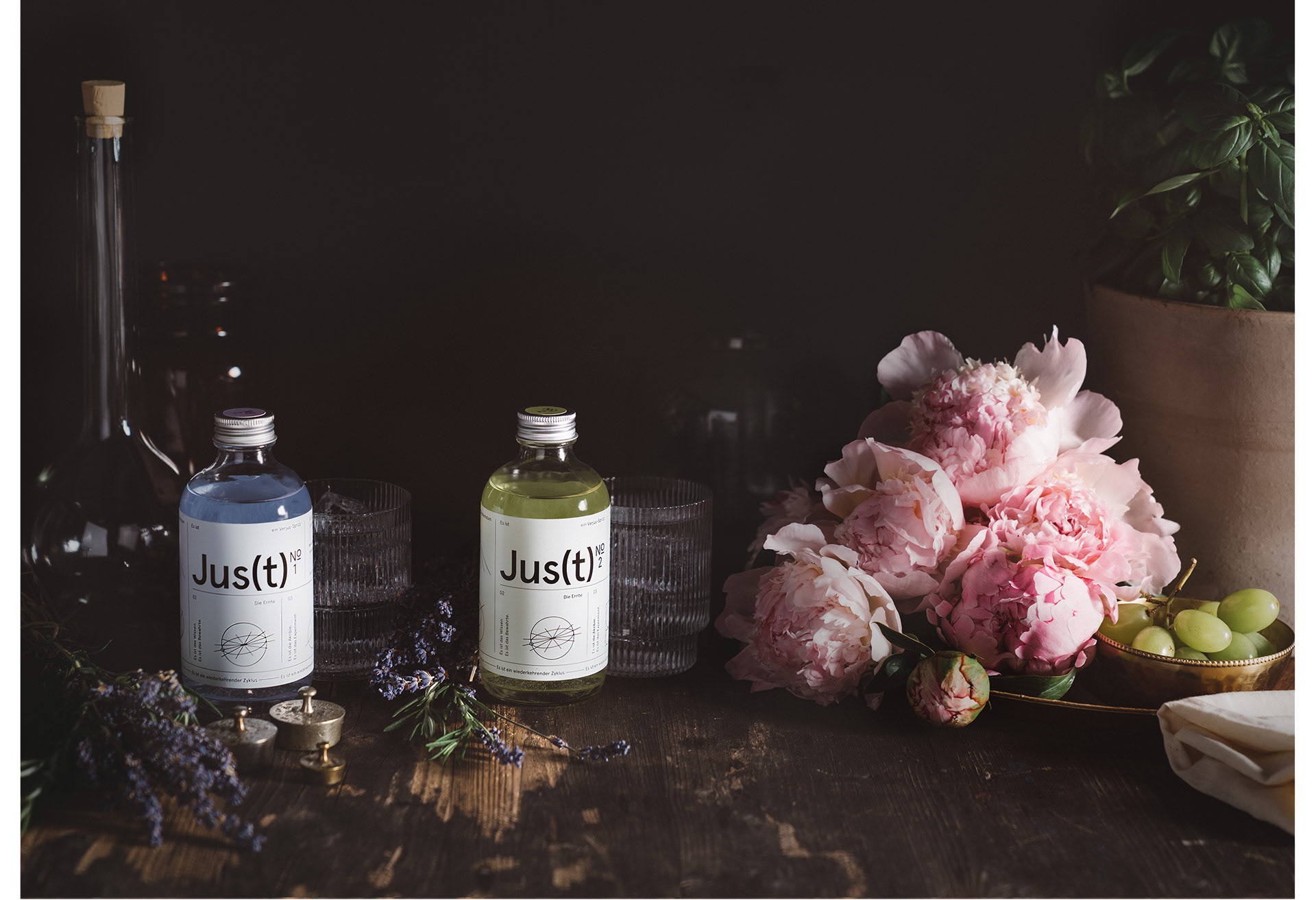 Contemporary Branding for a New Austrian Verjus Sprizz – Jus(t) by KR8 Bureau