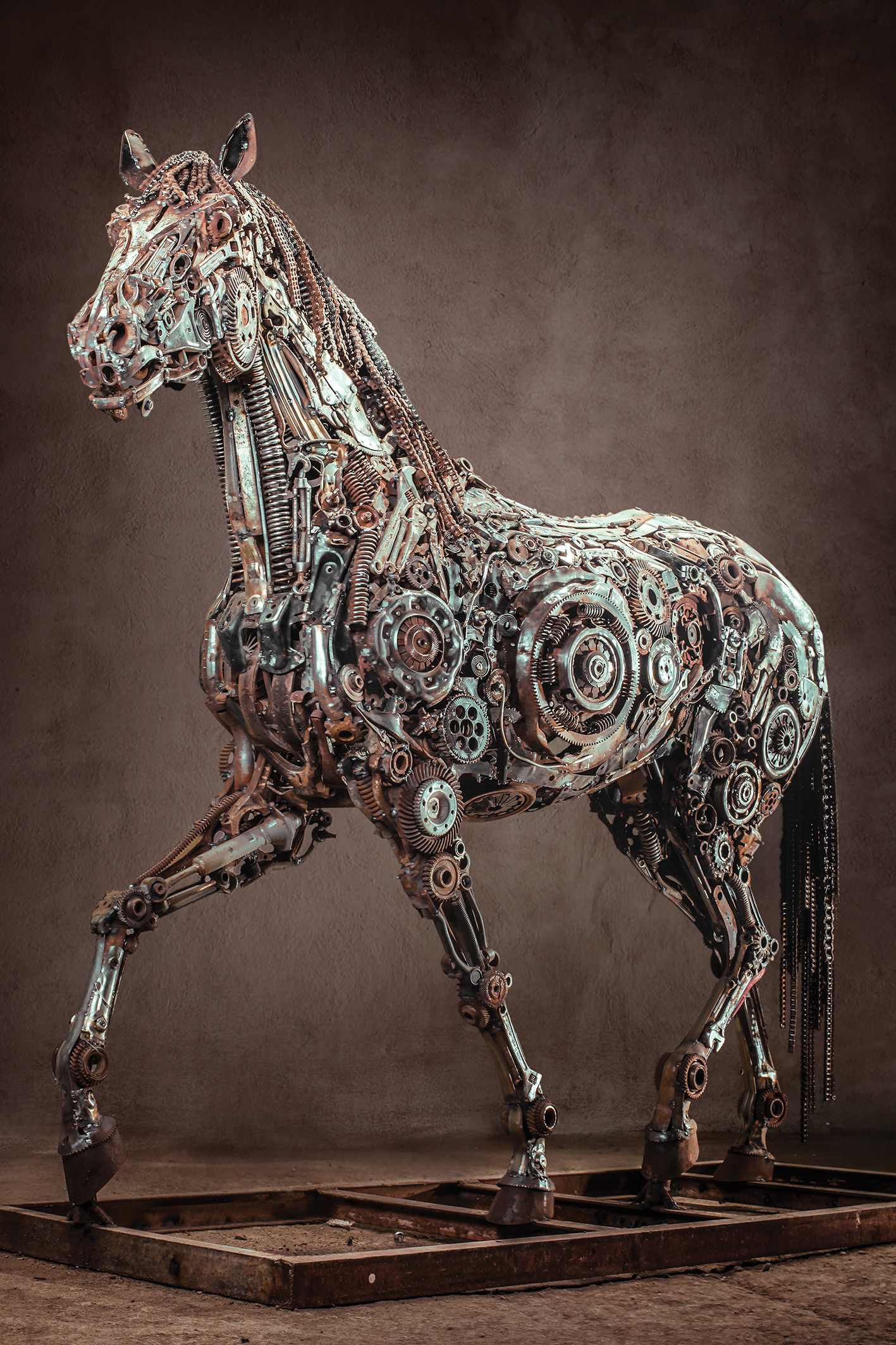 Скульптуры из металла. Железный конь. Художественные скульптуры из металлы. Механическая лошадь.