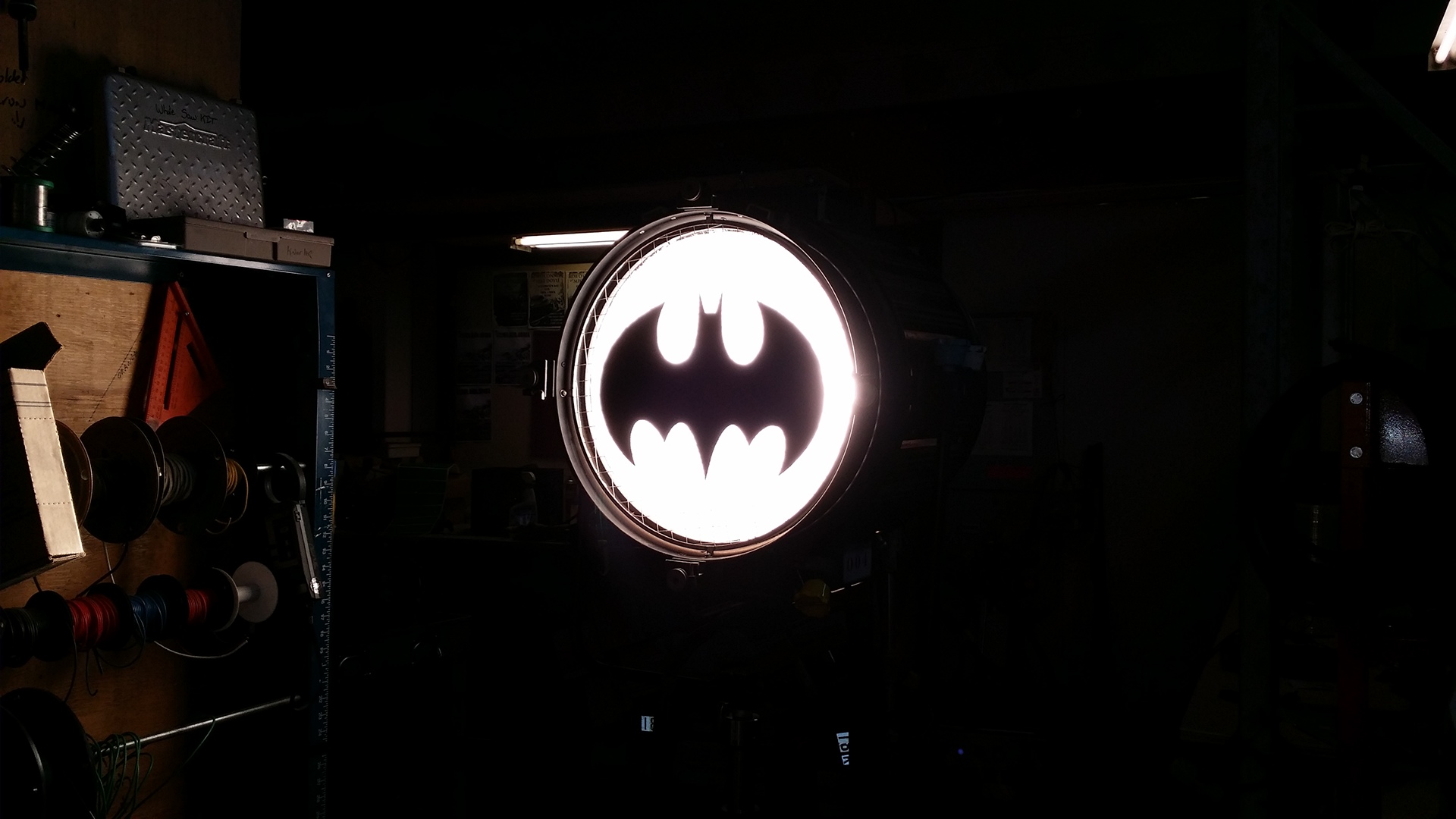 batman Bat Signal batman logo projection.