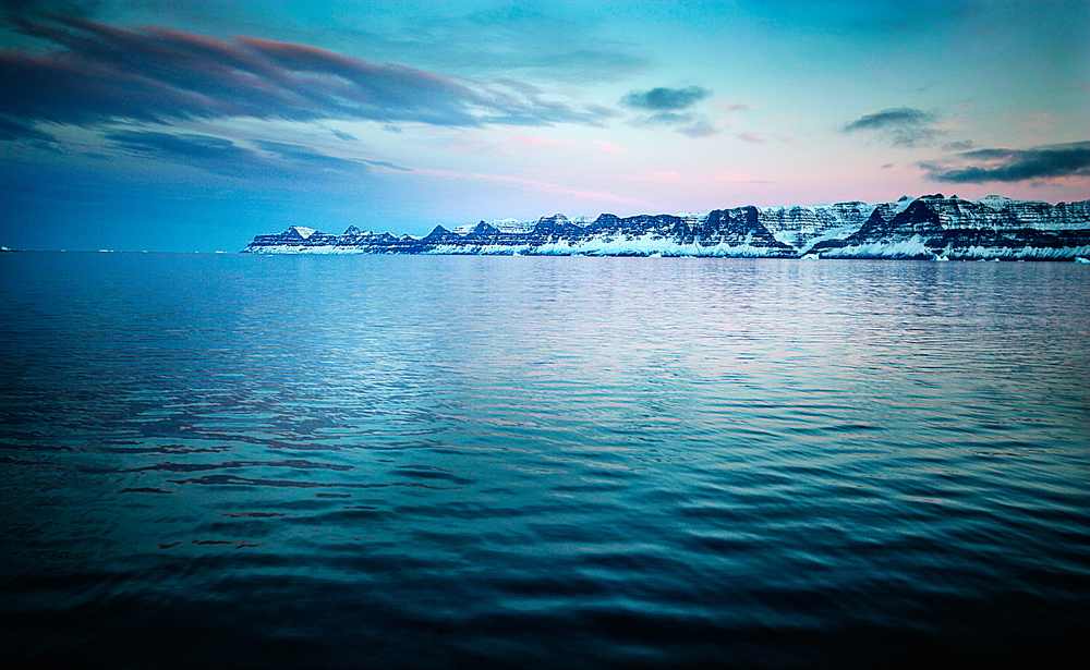 image Travel Greenland iceberg