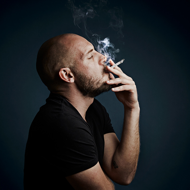 smoke cigarettes fumée studio portrait