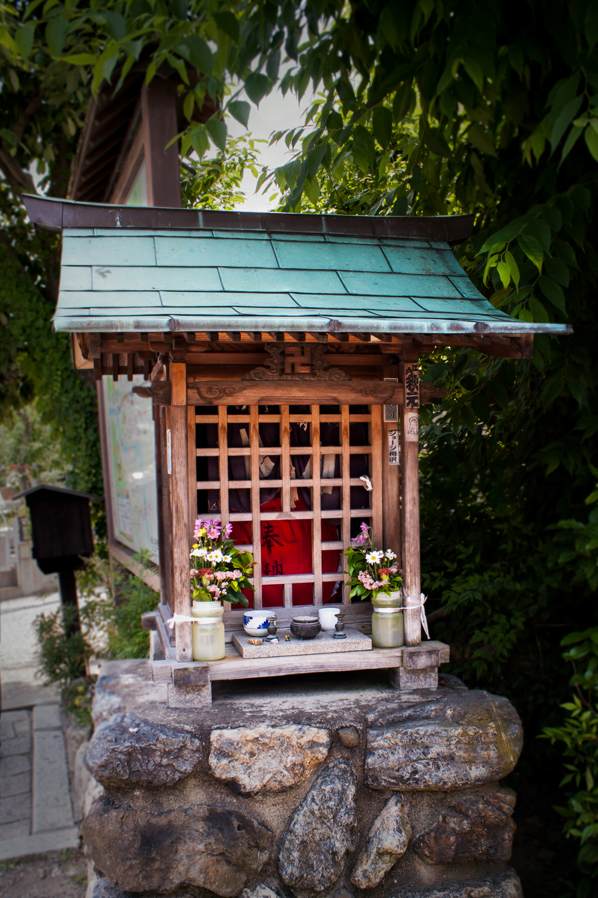 Shrine japanese shinto hokora worhip hokura kyoto osaka spiritualit