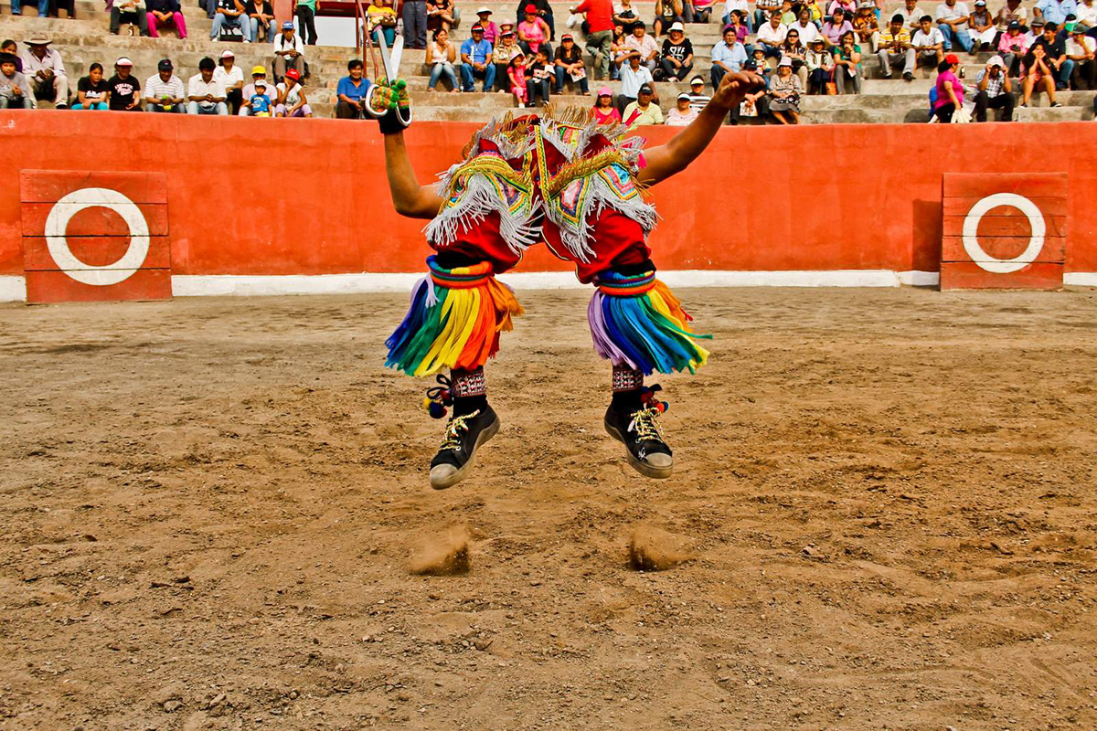 Danzaq danzantes de tijeras ssisors scissors dancers culture cultura Tradiciones tradition bailarines peru lima Ayacucho