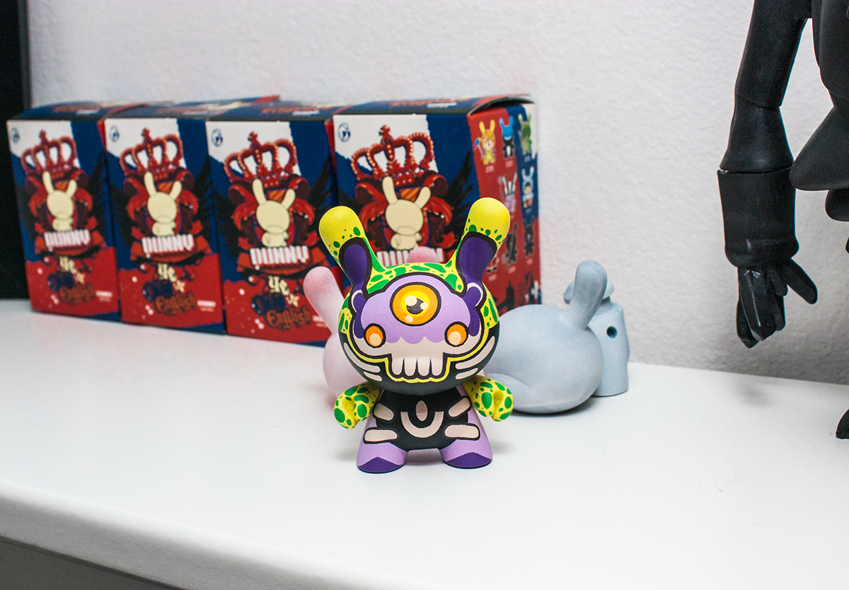 Wuzone Custom Dunny Munny Kidrobot arttoy vinyltoy commission collectible DIY geek skull vinyl Ultraman