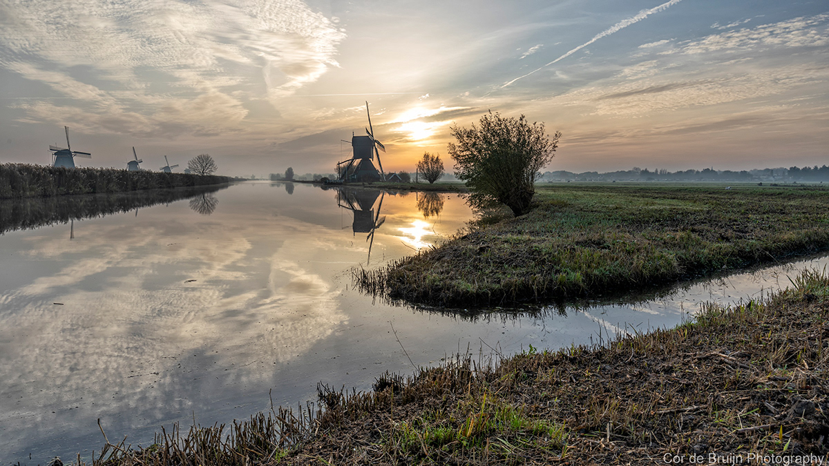 Alblasserwaard kinderdijk Landscape MORNING Netherlands Sunrise windmill mist water