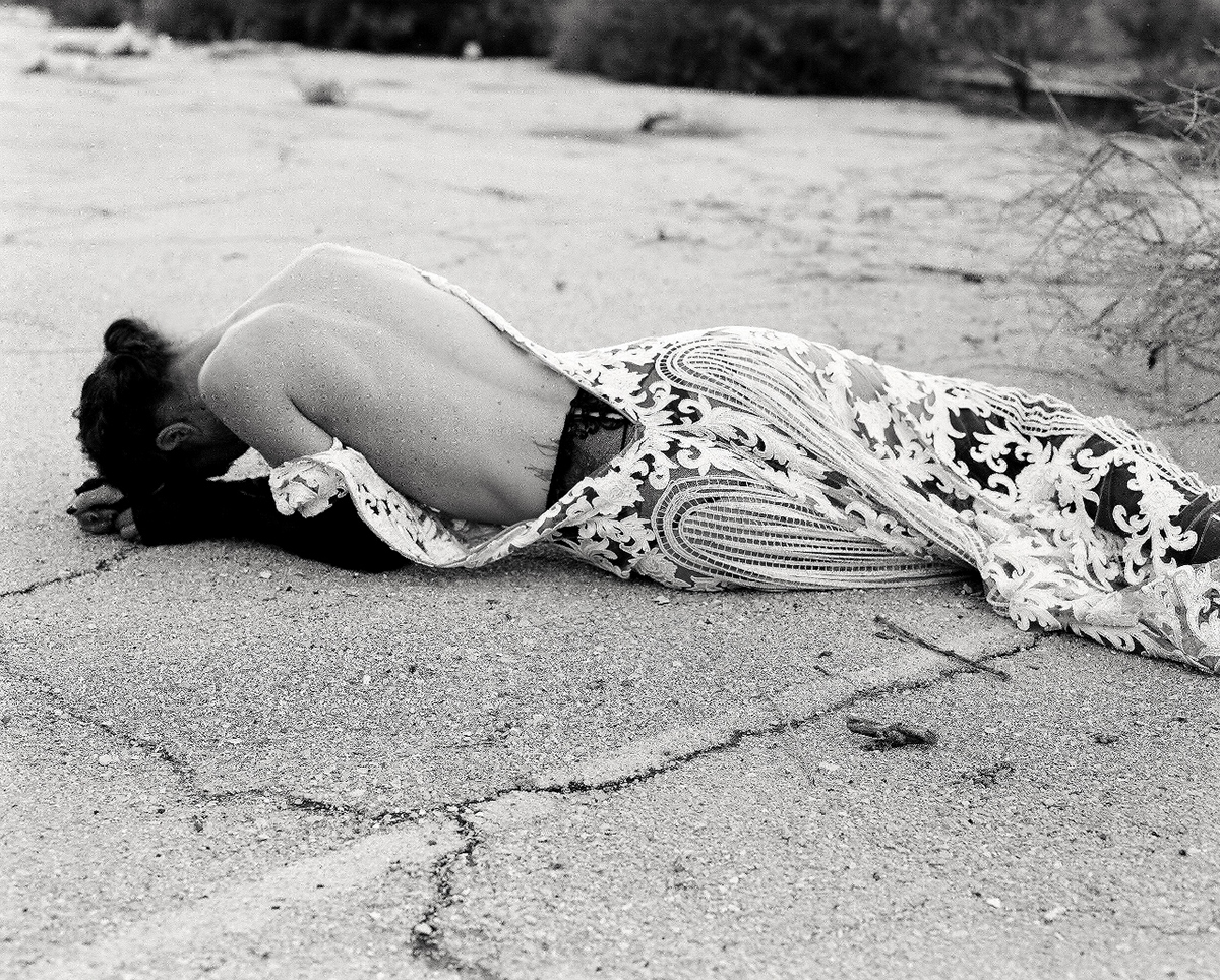FASHION EDITORIAL | LAID BARE IN The Desert