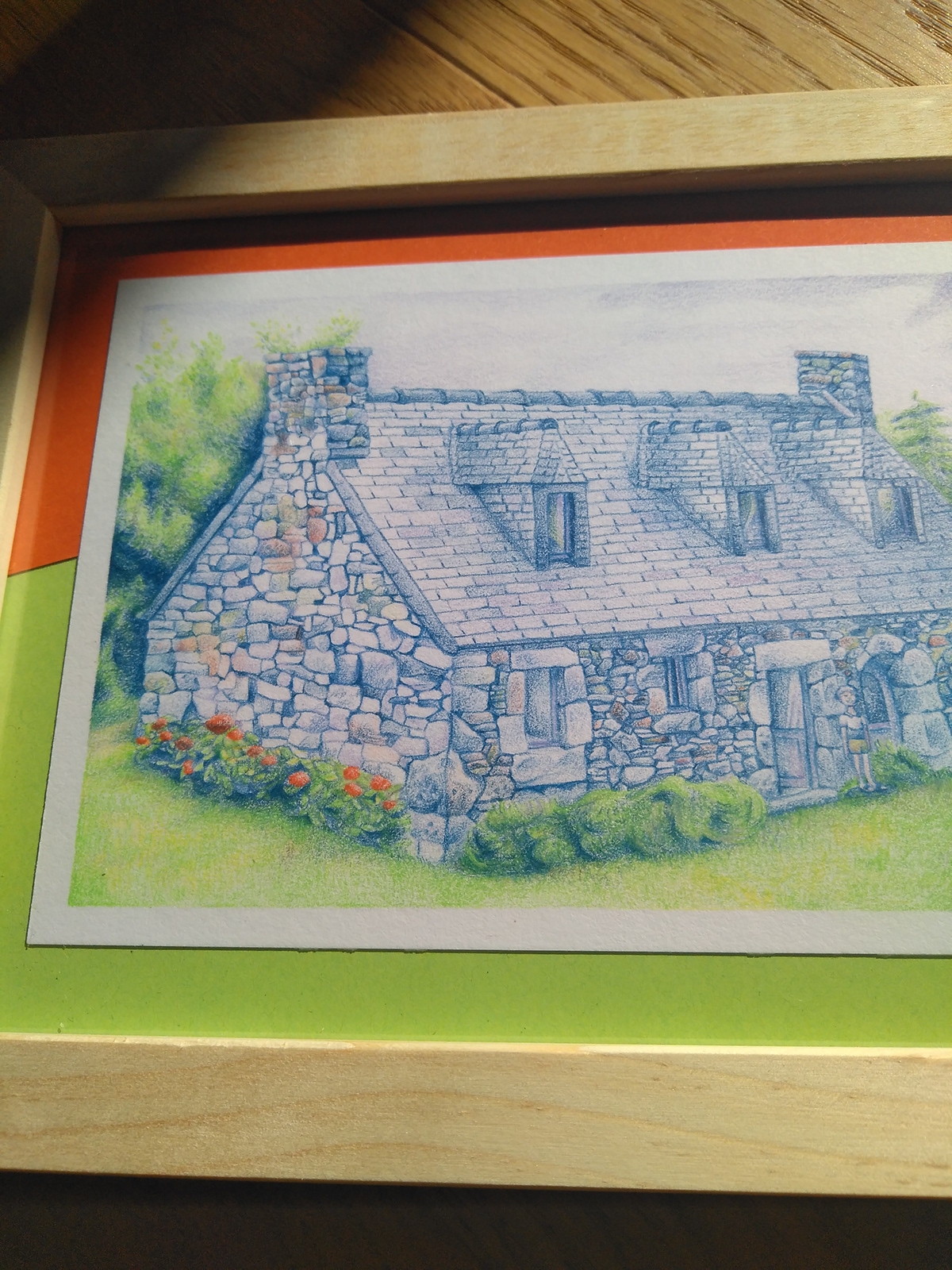 Maison bretonne au crayon de couleurs, plan rapproché