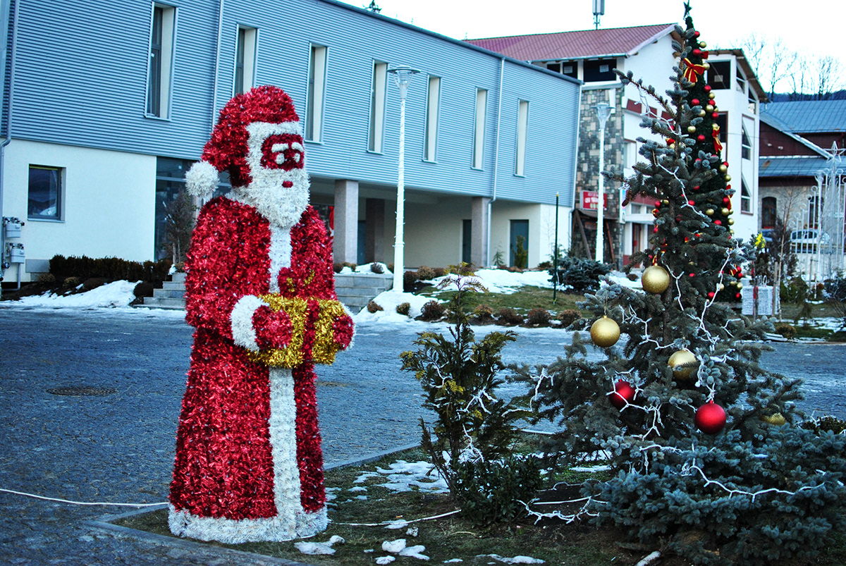 Christmas photos romania busteni mountain resort snow lights decorations trip Holiday brasov Kronstadt