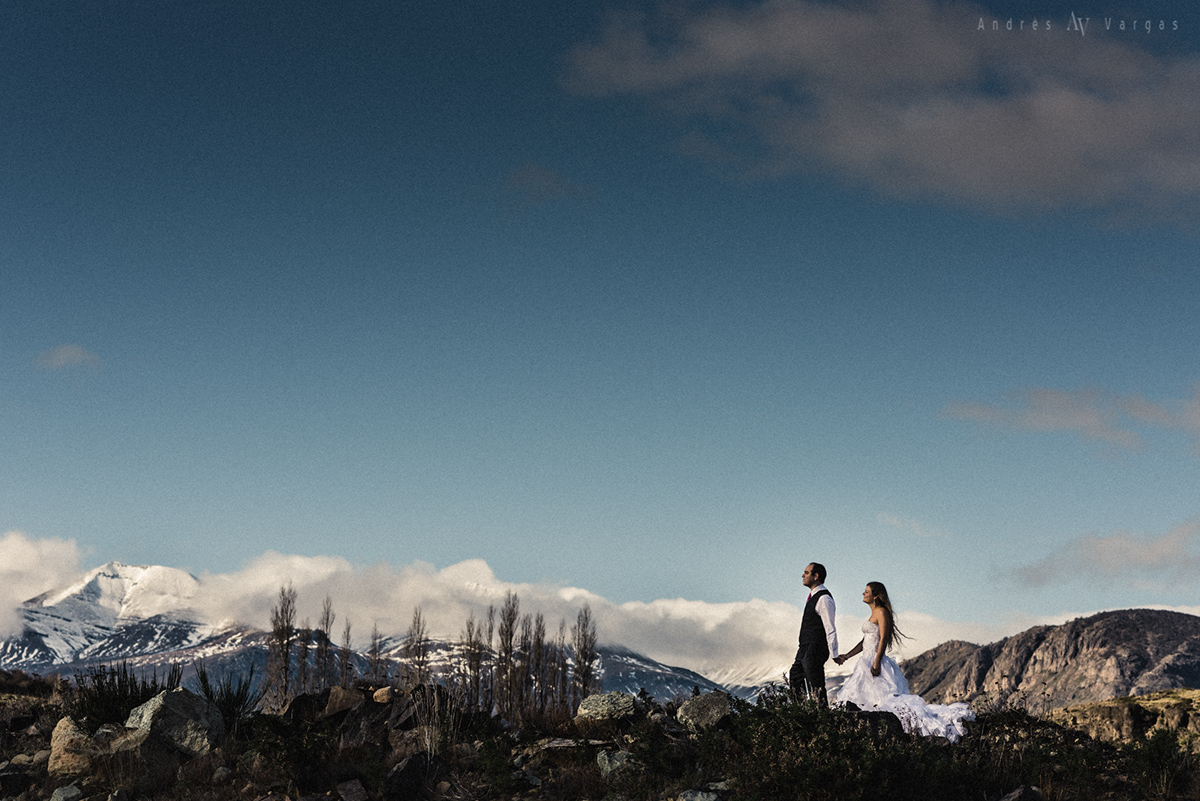 andres vargas fotografo ispwp patagonia Novios wedding groom bride chile wedding destination photographer Glaciar Exploradores Lago General Carrera aysen 