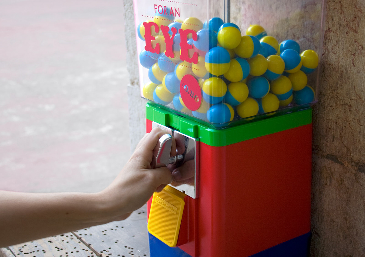 EDX'11 experimentadesign vending machine Useless Lisbon surprise egg installation