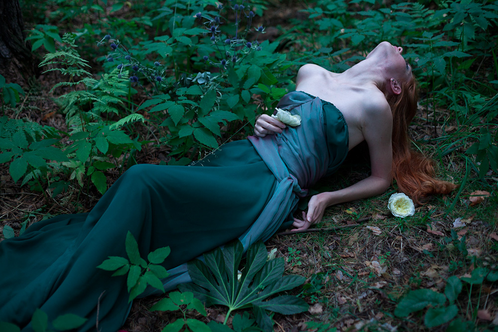 green forest girl red red head poetis cyan blue fashion photography fashion shooting photo series