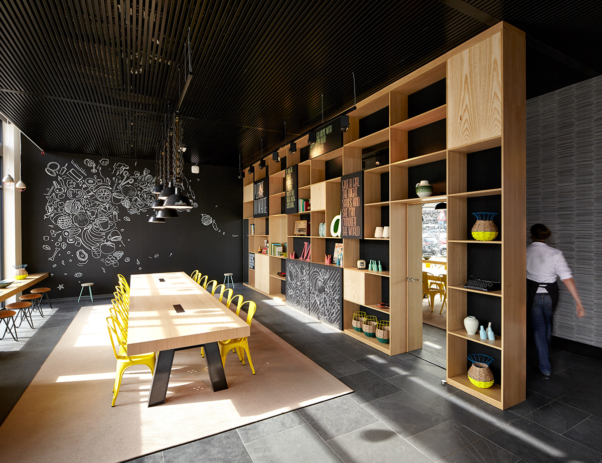 Bar Marie Sanoma simone pullens creneau international Office design interior design 