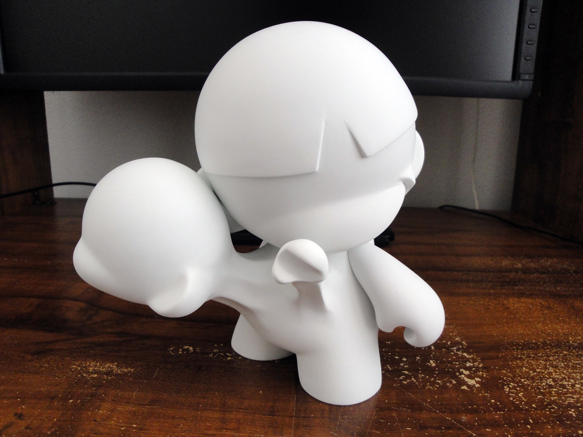 small White Munny escape large stomach inside Reach