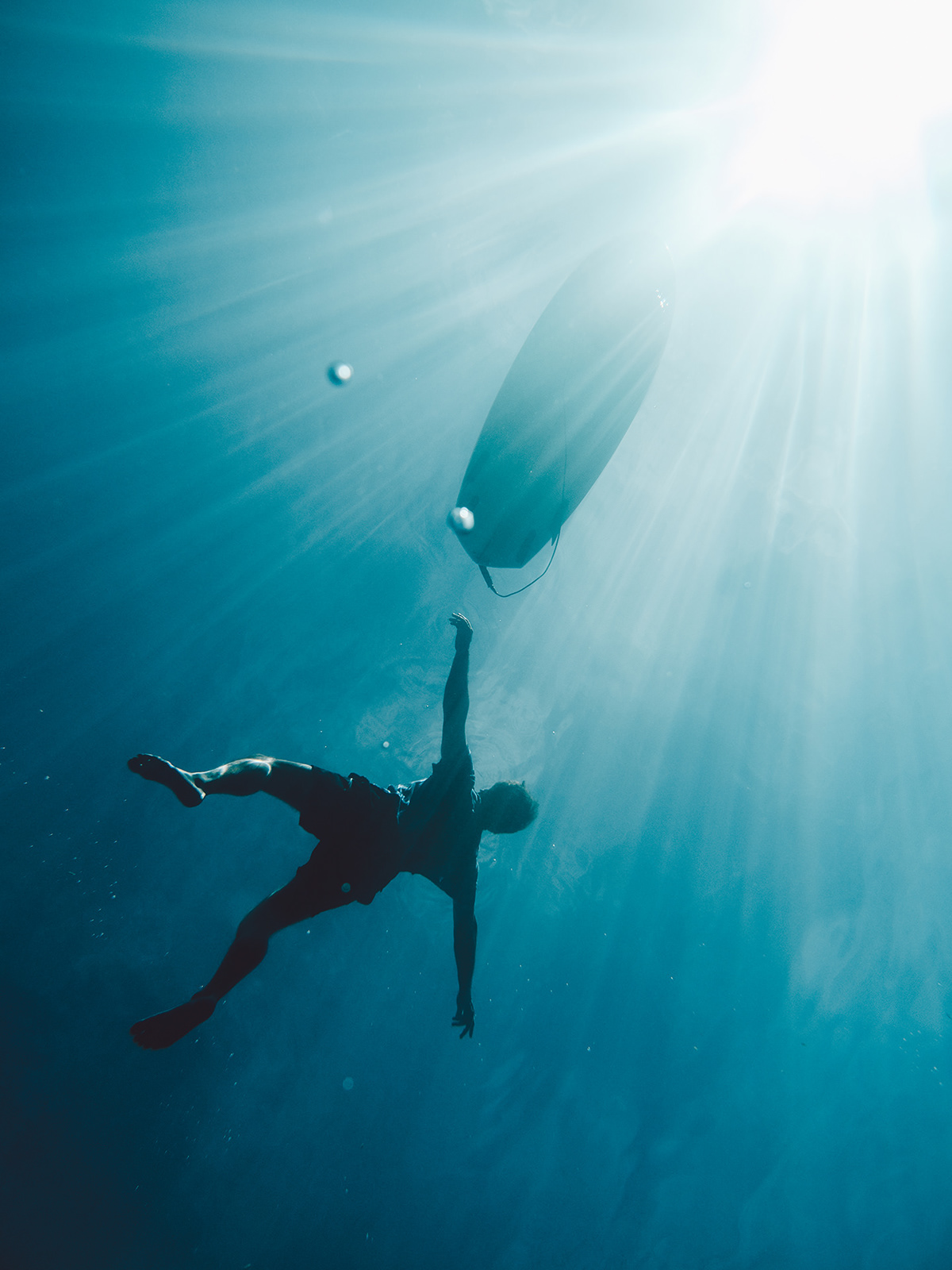underwater-surfing-diving-sun-light