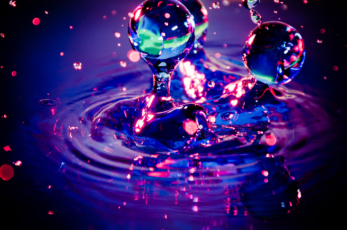 water Flash macro blue droplet splash