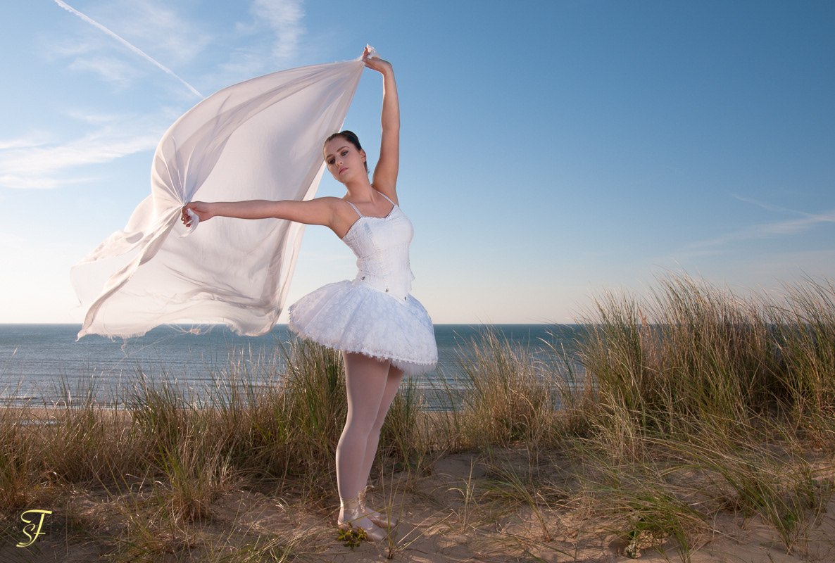 DANCE   wind ballerina ballet dunes