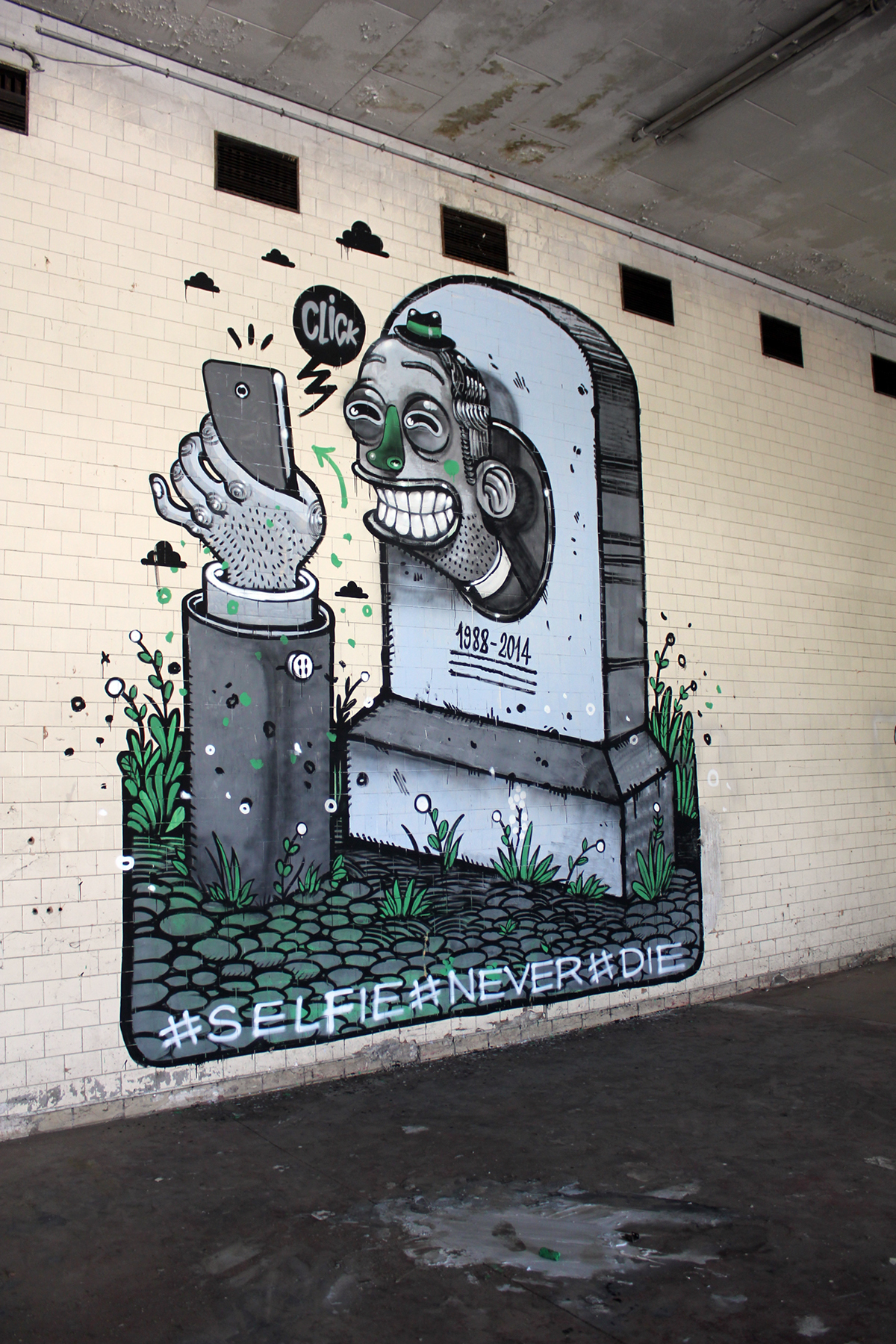 selfie never die streetart misterthoms www.thoms.it