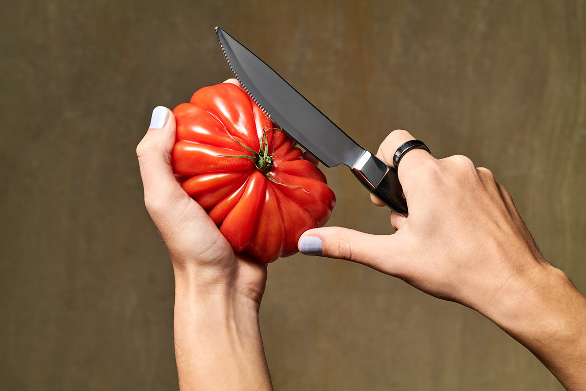 cutlerly-tomato-knife-cutting
