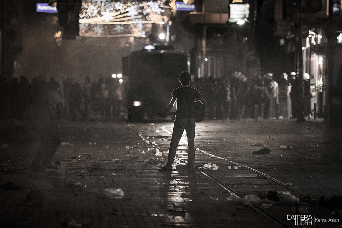 Taksim  gezi  Turkey  Guitar  revolution  istiklal geziparkı  polis  gas  gaz  police activist