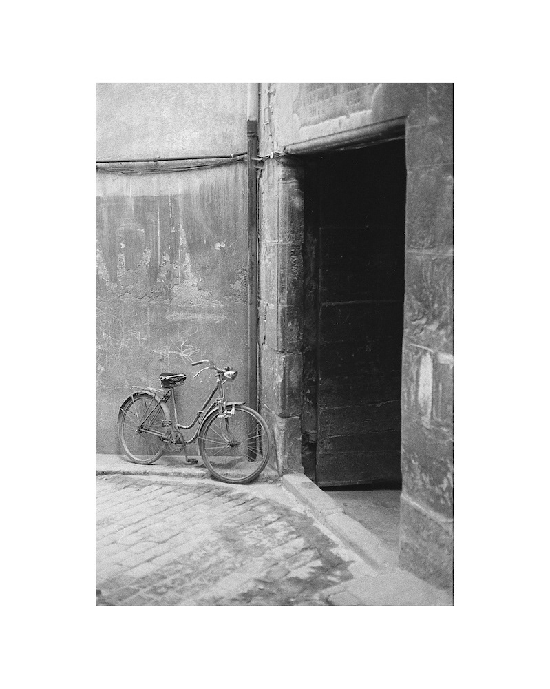 analog photography architectures catalonia Documentary  kodak tri-x ripoll streets vintage Atget emptyness