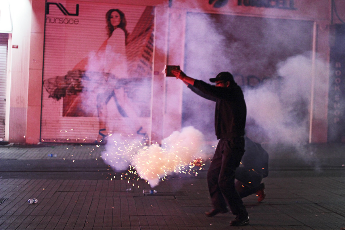 Kobani istanbul ısıs ışid Protesto direniş hdp protest journal Taksim police Teargas