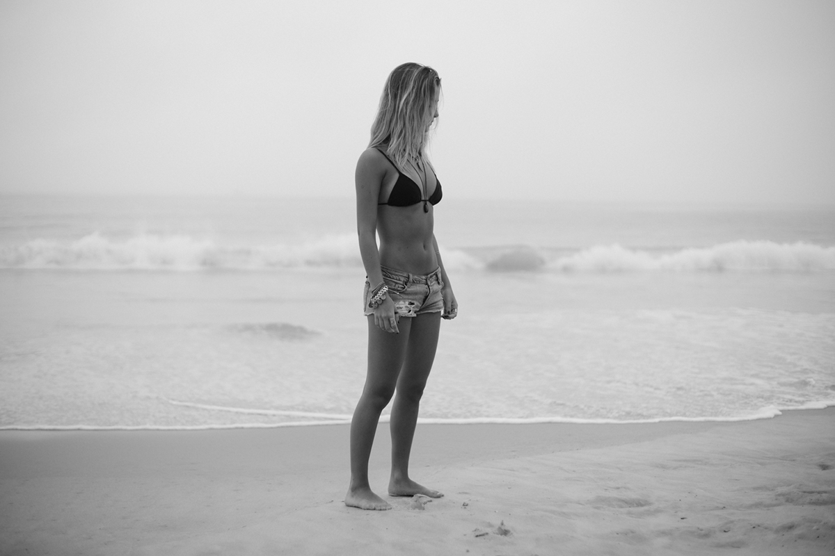 ipanema surfgirl girl woma biquini bikini beach sea wave rio Brazil Brasil