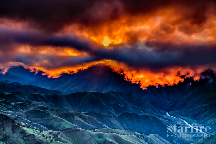 starfire photography beauty Landscape Nature hells canyon Oregon Idaho Sunrise Sun fire clouds blue yellow orange canyon