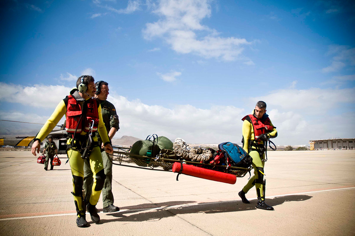 helicopter War gando airplane helicópteros elicottero SAR salvamento marítimo search and rescue Guerra