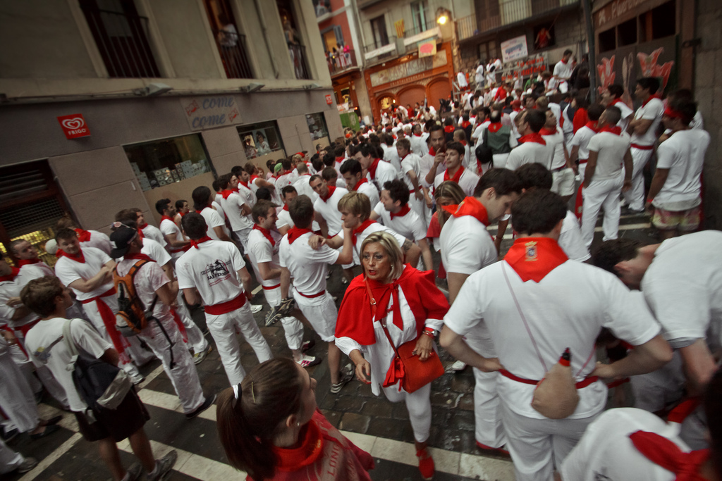 San Fermin festival spain popular parties party fiestas españa pamplona bulls toros red rojo White blanco