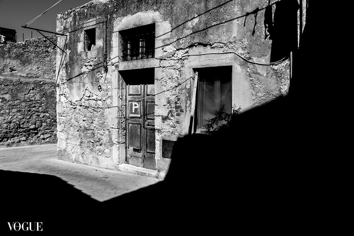 vogue photo biancoenero città vintage sicilia magazine photographes stye old