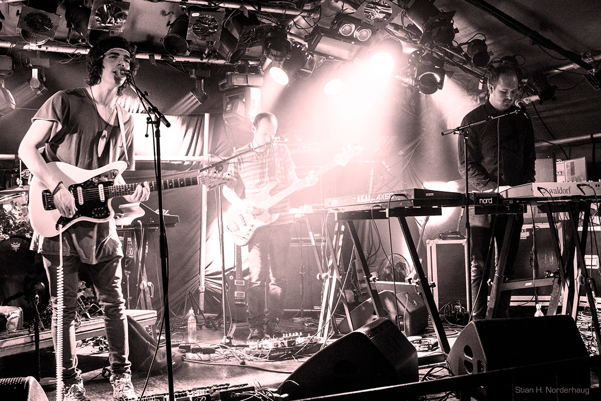 Ramasjang Bergen indie rock indie rock 60s Lightbulb dark light band noroff