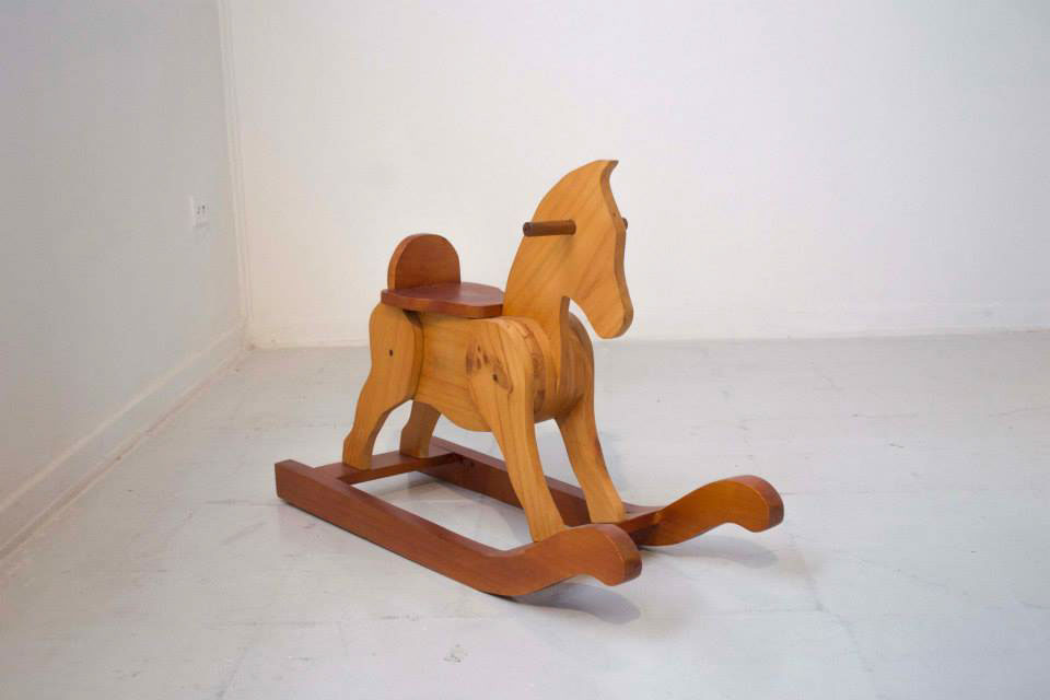 escultura madera art juguete caballo memoria