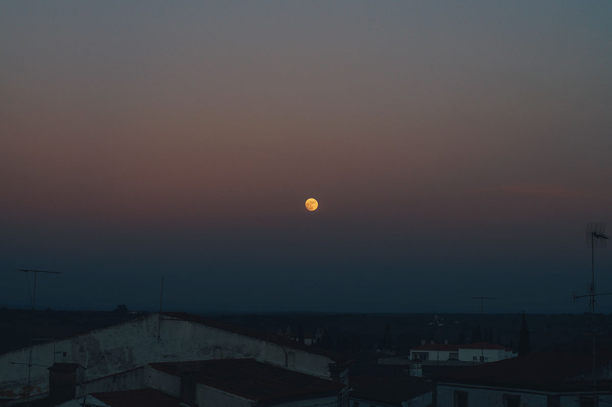 moon sunset winter Portugal colors blue pink