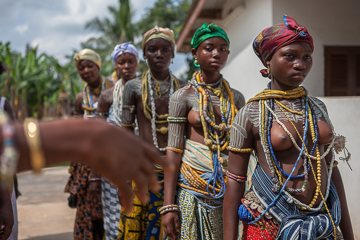 Ghana krobo photo photographer Ethnic africa girls beads Travel Canon wear initiation tradition