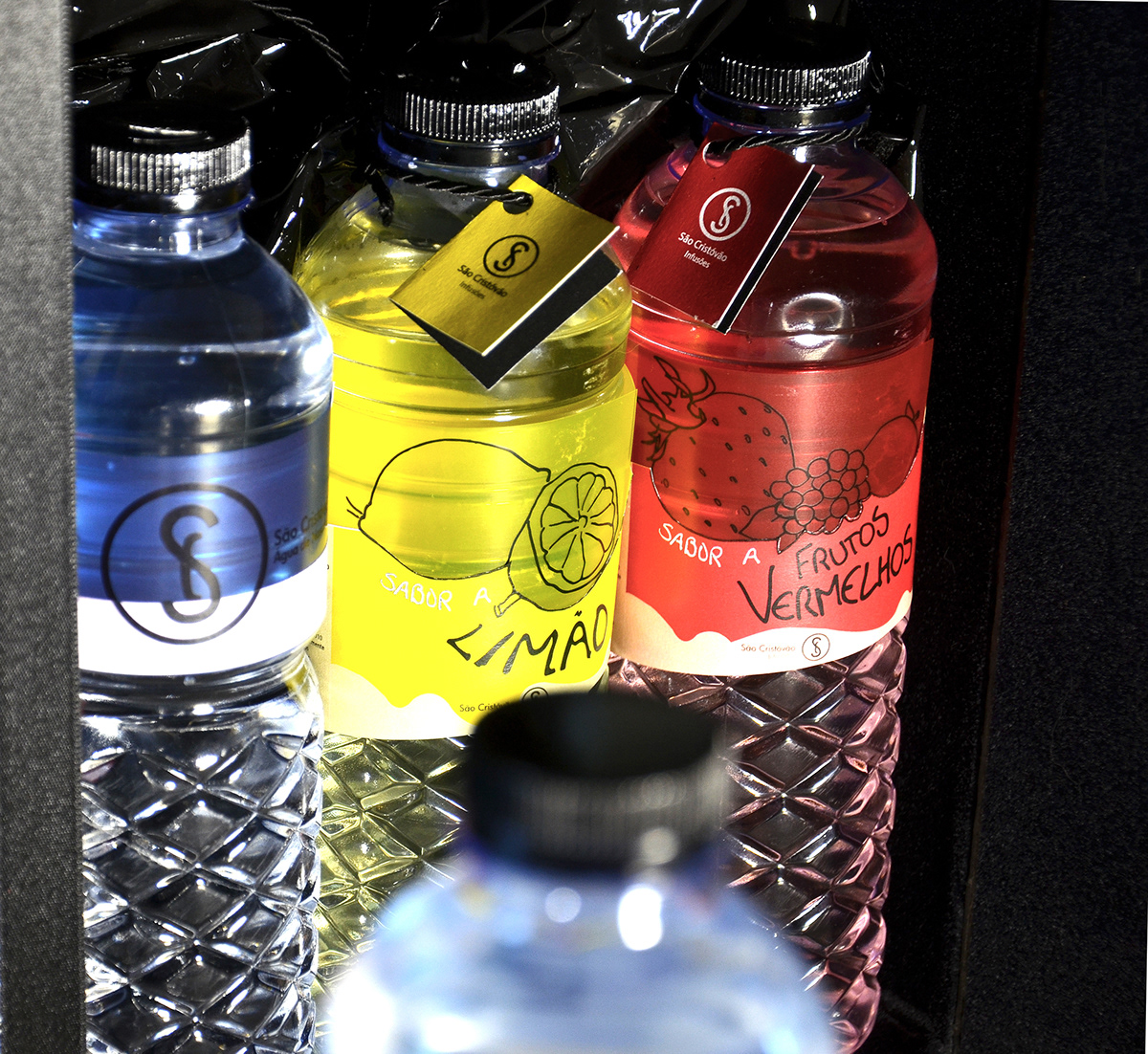 são cristóvão water bottles package luxury brand Infusions Infusões agua embalagem Garrafa rótulo Label labels Transparency