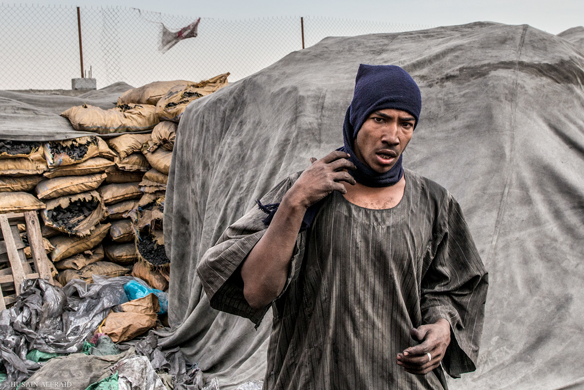 Nikon D800 black dust coal hard work life lifting living men at work pain people at work story unhealthy work Sudan